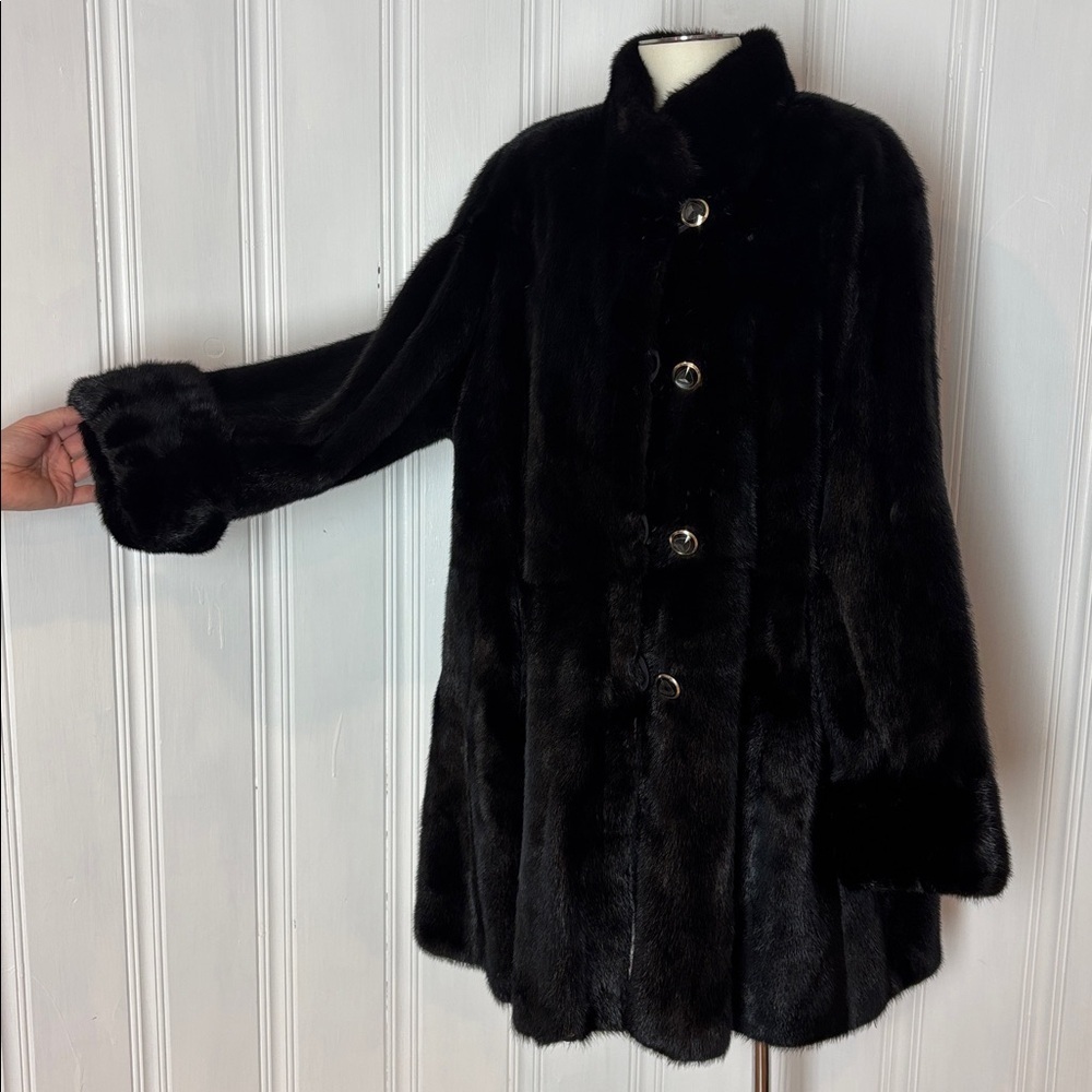 Vintage Reversible Mink Coat Dark Brown / Black (A-Line Cut). Estimated size 16. - Picture 7 of 12